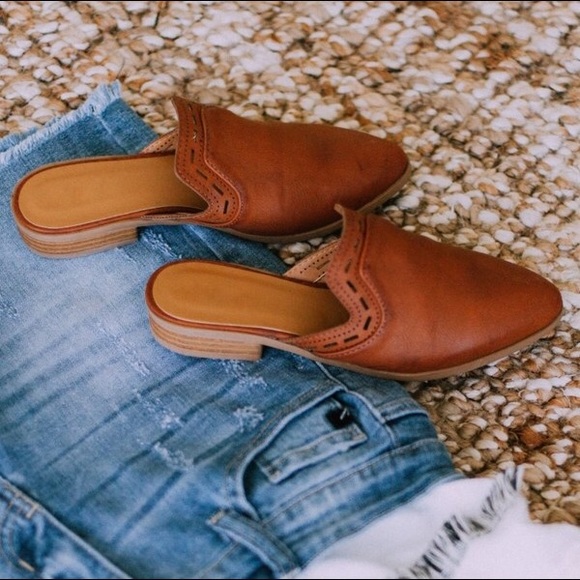 Shoes - ✨LAST ONE✨Cognac Brown Mules